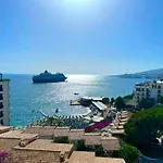Art Luxury - Seaview Apartment, Bougainville Bay Apartament *