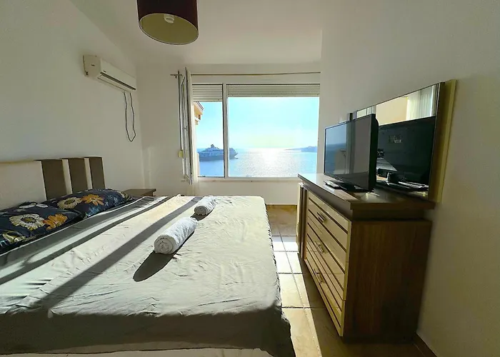 Daire Art Luxury - Seaview Apartment, Bougainville Bay