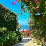 Art Luxury - Seaview Apartment, Bougainville Bay Lejlighed *